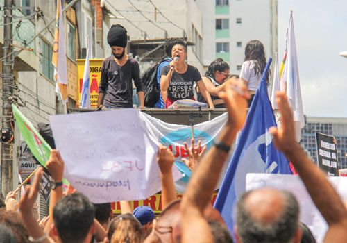 Trabalhadores da Embasa e da Cerb farão passeata de protesto até a Governadoria na próxima sexta